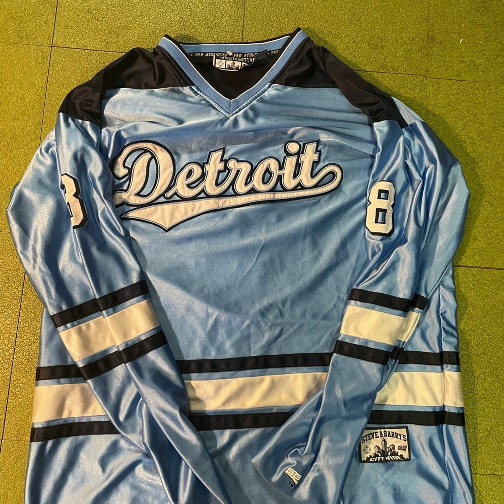 2008 Steve & Barry's blue Detroit Hockey jersey 
#streetwear
#hockey